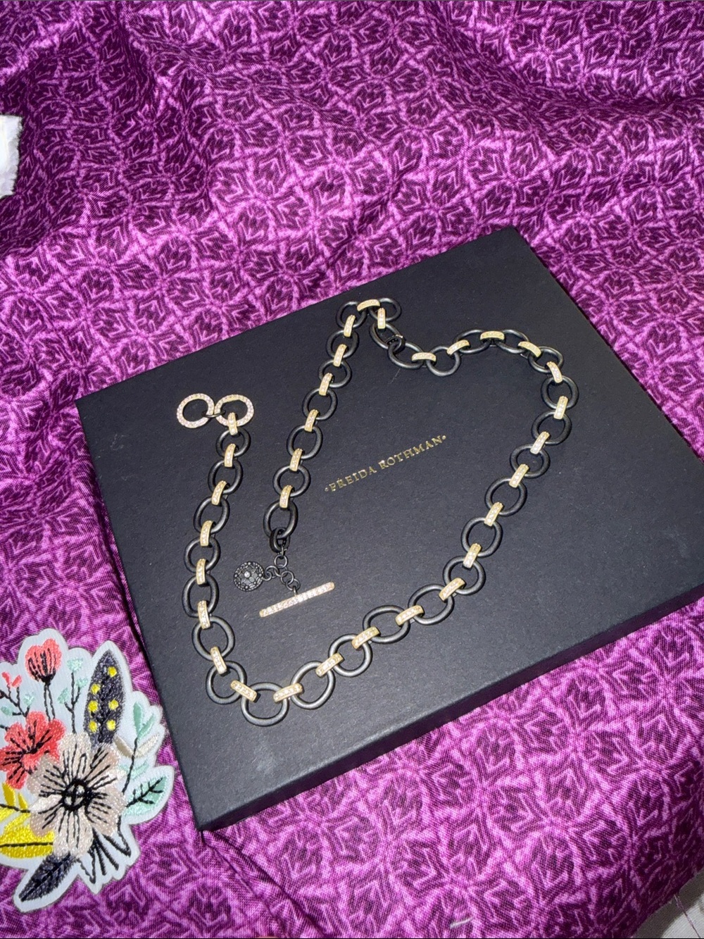 *LIKE NEW* SOLD OUT* Signature Link Necklace